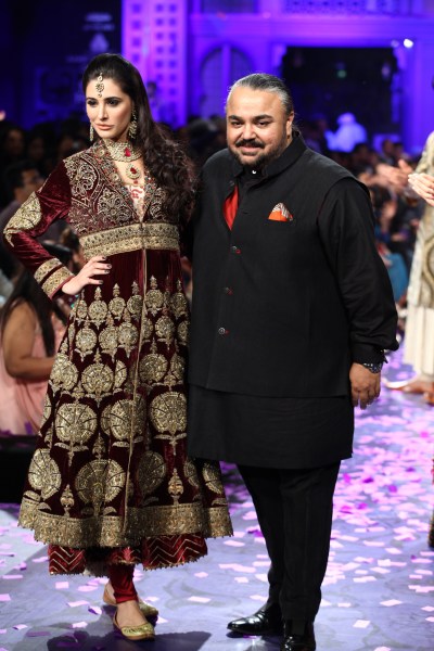 jj-valaya-AVIBFW-2012-01