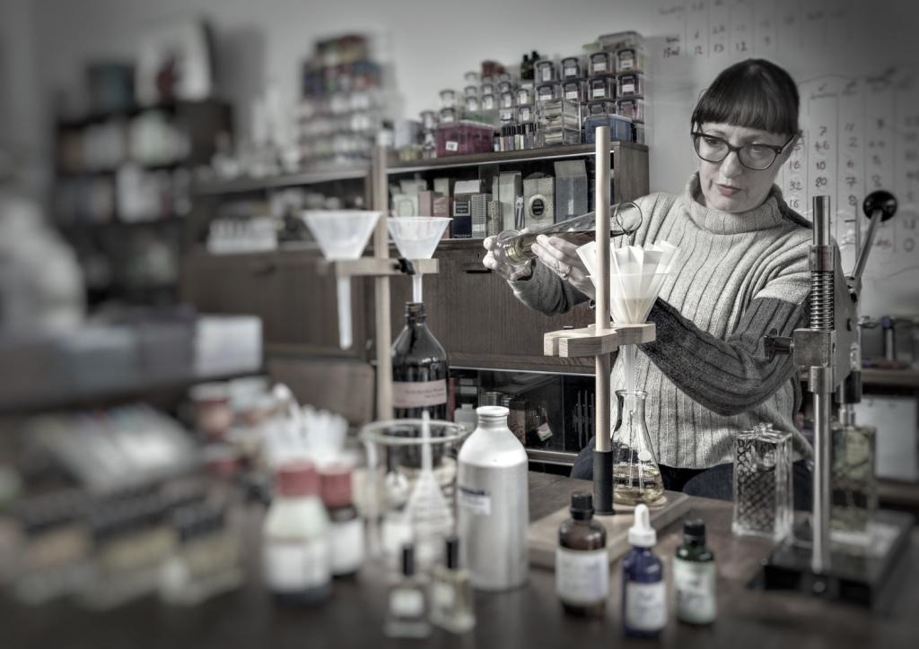 3003BC Europe perfumery 2.jpg